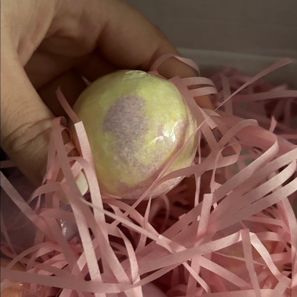 17 Bath Bombs Gift Box - Picture 5 of 5